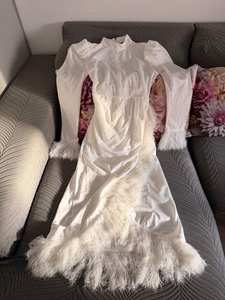 Vestido blanco fiesta plumas