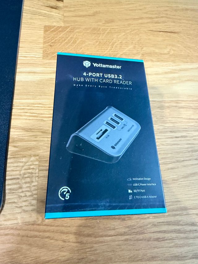 Hub Yottamaster USB 3.2 con Lettore SD