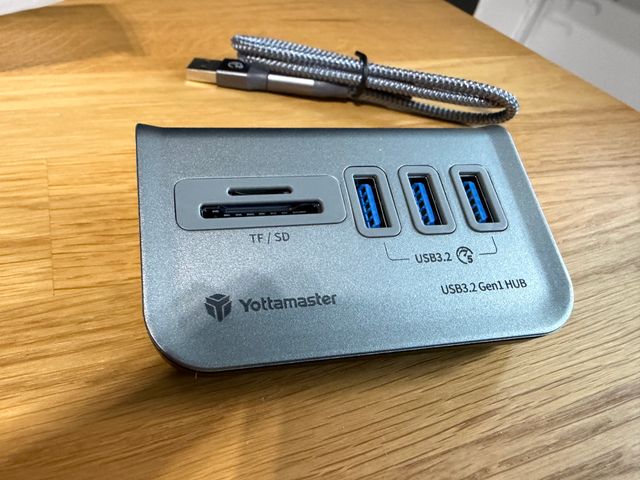 Hub Yottamaster USB 3.2 con Lettore SD