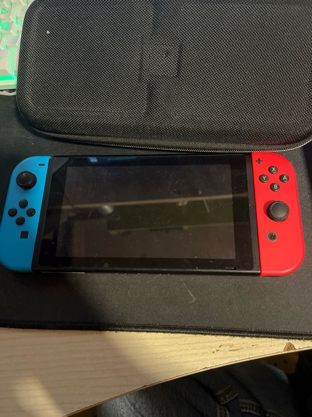 Nintendo Switch + 2 Joy-Cons + mando pro