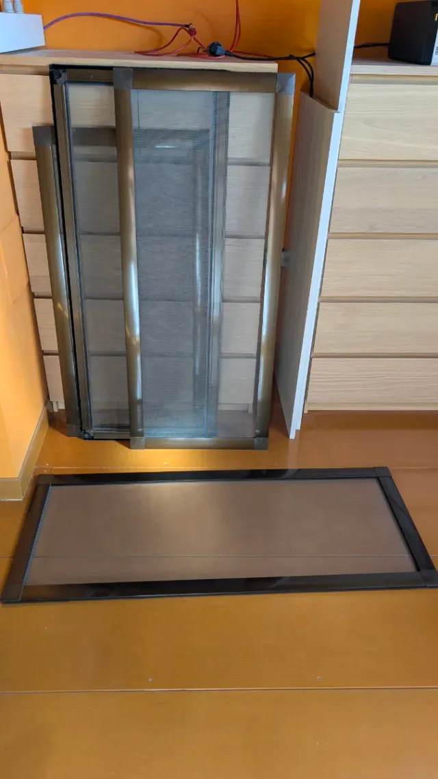 Mosquiteras de aluminio en color bronce