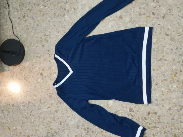 Suéter azul de manga larga