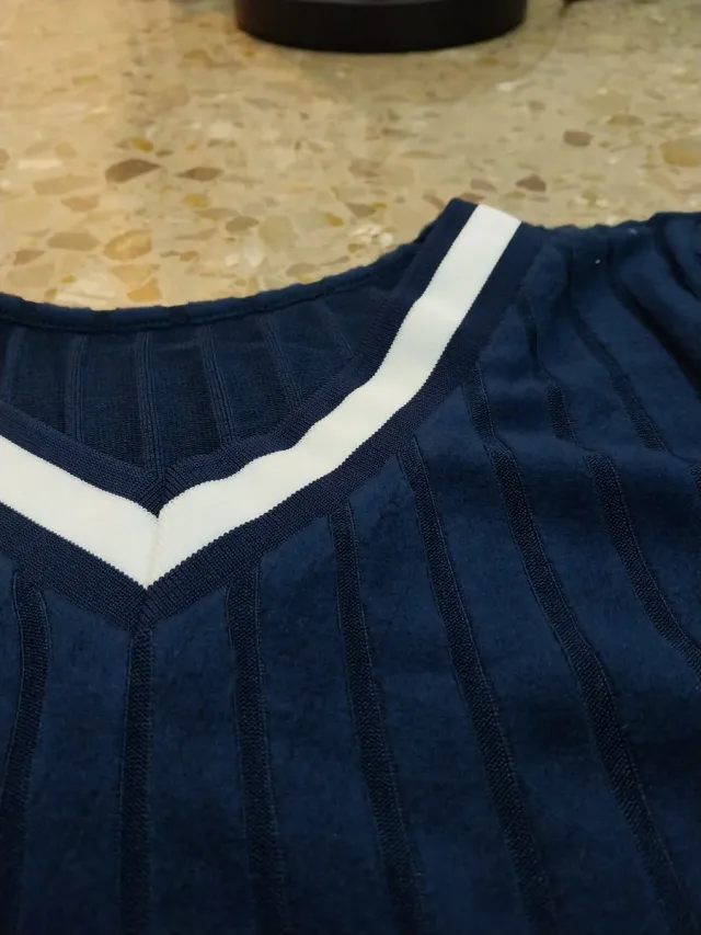 Suéter azul de manga larga