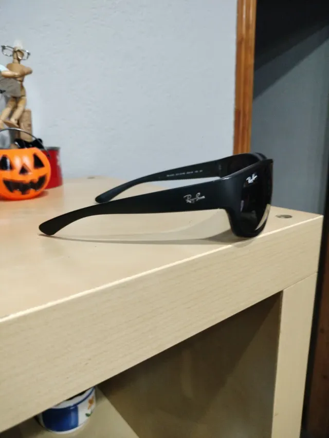Gafas de sol Ray-Ban negras .