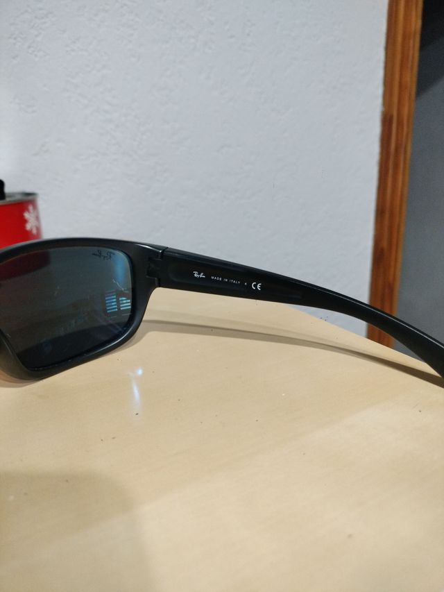 Gafas de sol Ray-Ban negras .