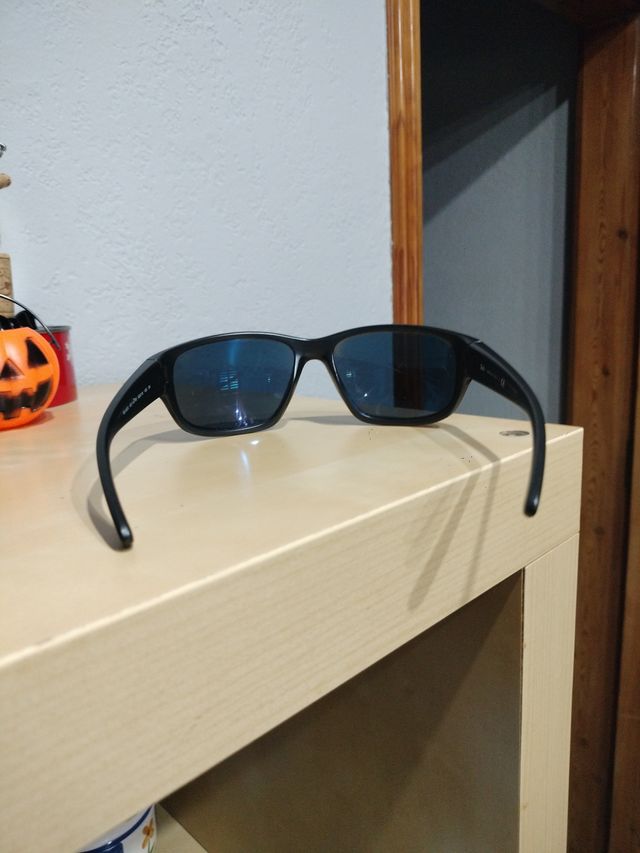 Gafas de sol Ray-Ban negras .