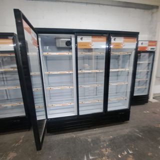 Nevera de bebidas 3 puertas nueva