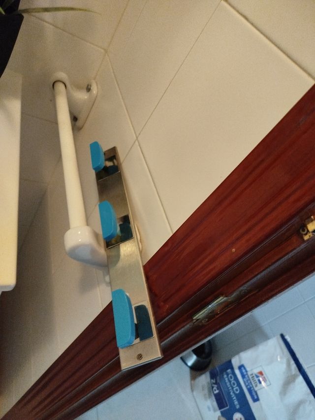 Colgador de pared metal y plástico