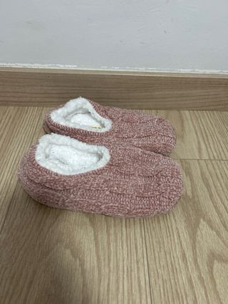 Zapatillas de estar por casa rosas y blancas