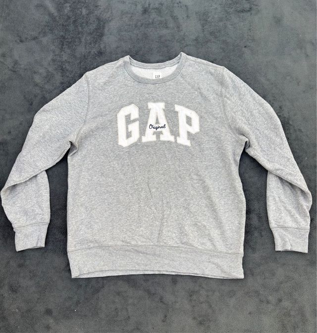 GAP hoodie gris con logo blanco – estilo casual