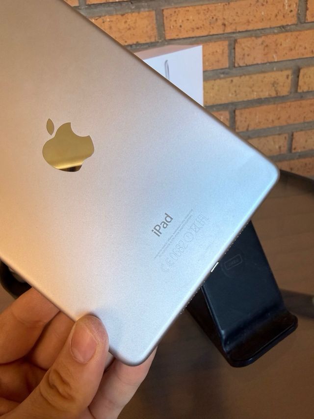 iPad Mini 4 Prata