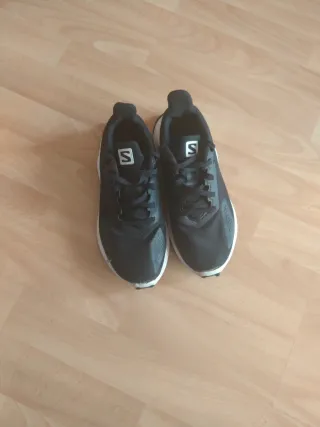 Zapatillas Salomon Niña Negras y Blancas