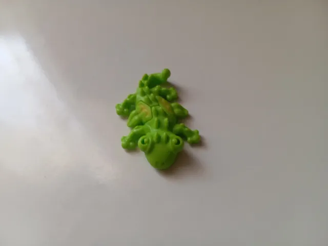 Figura de cocodrilo verde