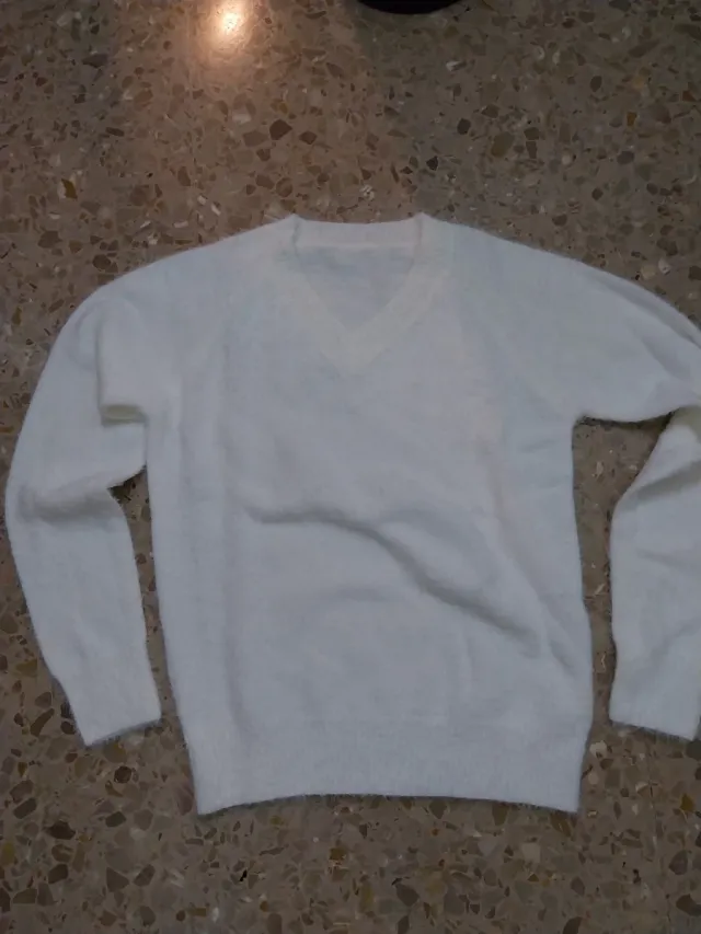 Suéter blanco cuello V