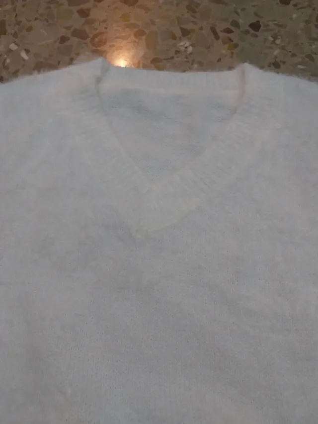 Suéter blanco cuello V