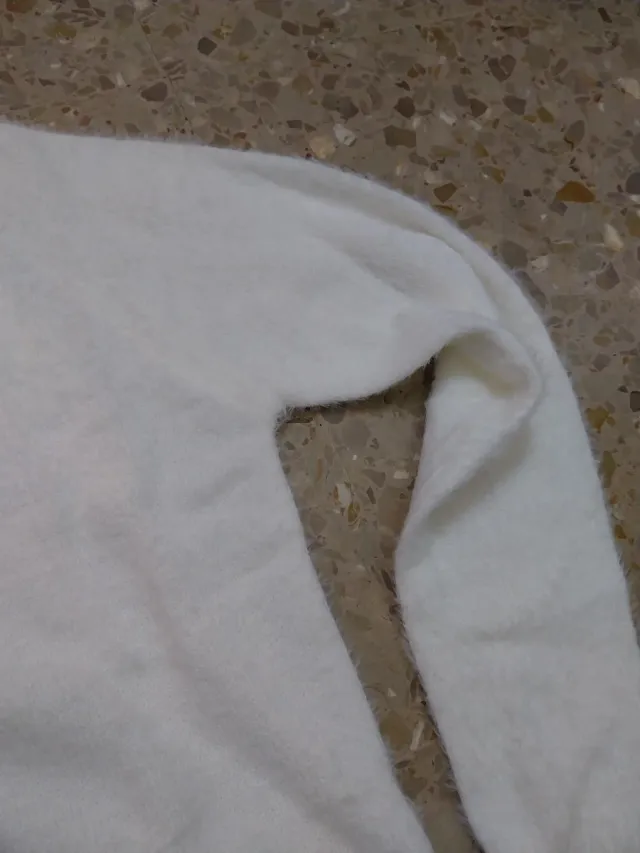 Suéter blanco cuello V