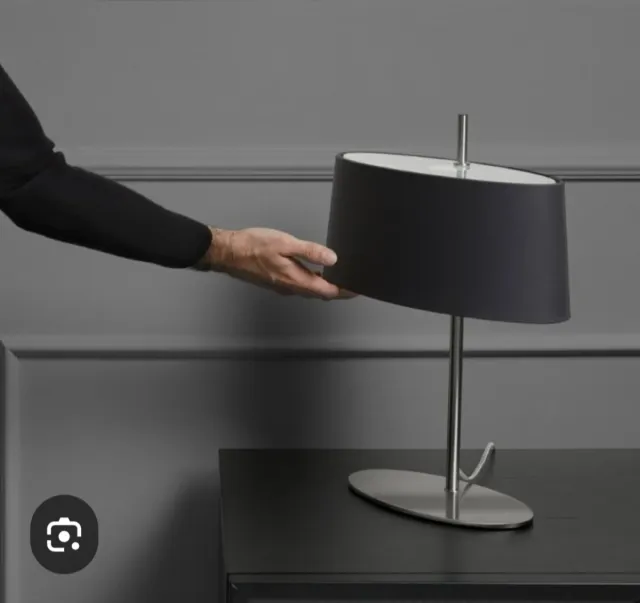 Lámpara de mesa Ona diseño tela y metal