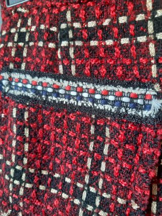 Falda de tejido tweed. Nueva sin estrenar. De cint