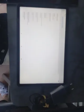 Tablet Lenovo TB-J606F con cargador