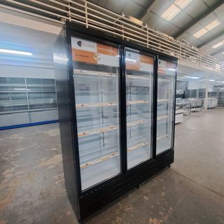 Nevera de Bebidas 3 puertas nueva con garantía