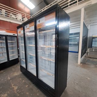 Nevera de Bebidas 3 puertas nueva con garantía