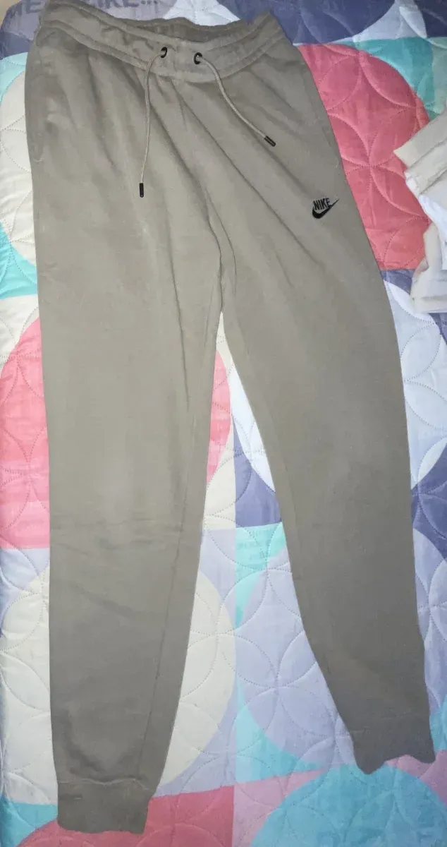 Pantalón chándal Nike beige