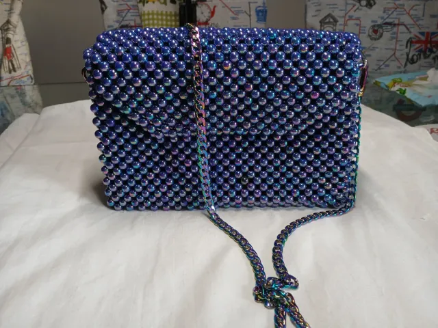 Borsa perle blu e viola