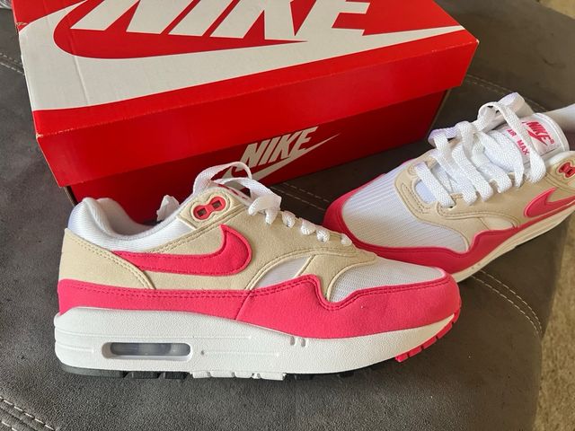 Nike Air Max rosas y beige