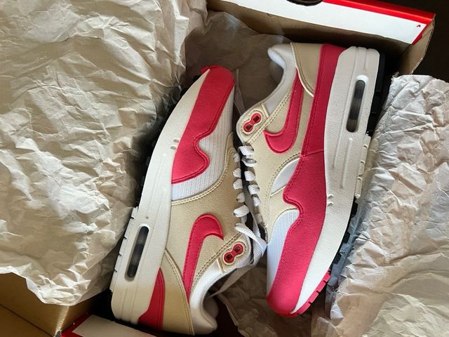 Nike Air Max rosas y beige
