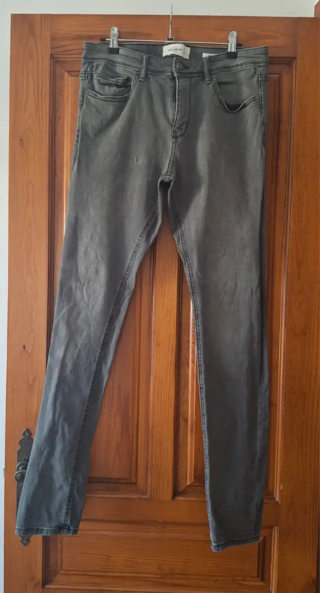 Pantalones Pull&Bear grises