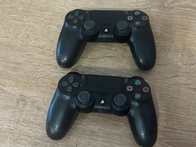 PS4 (PlayStation 4) Negra + 2 Mandos