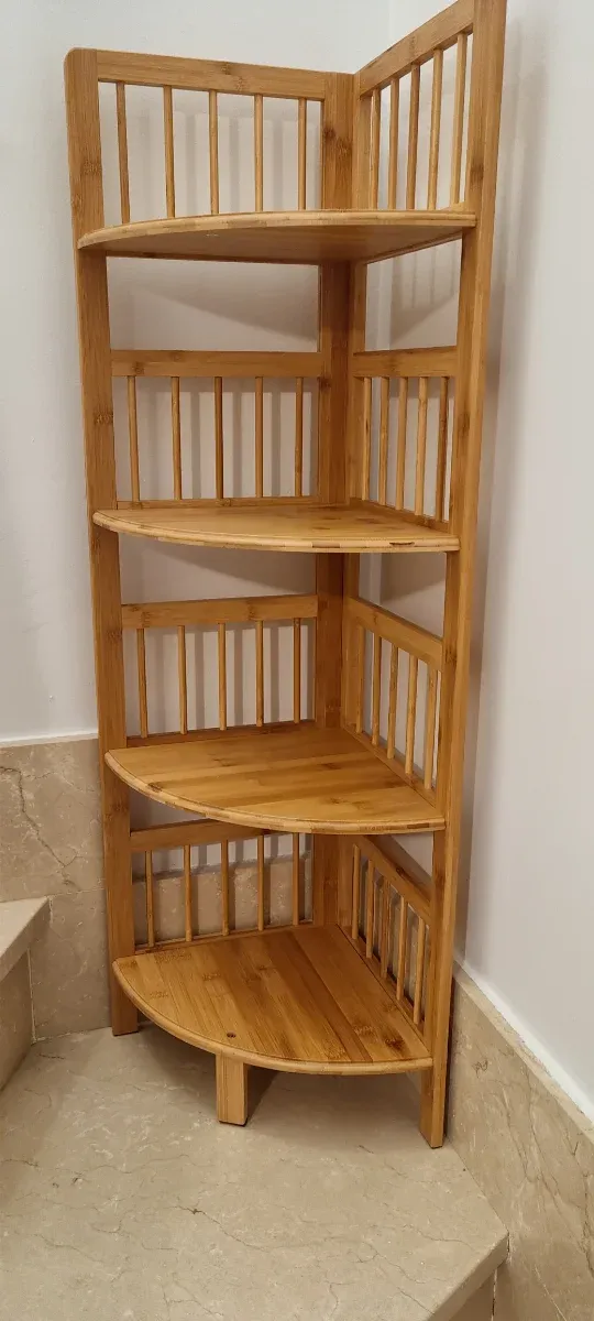 Estantería esquinera de bambú