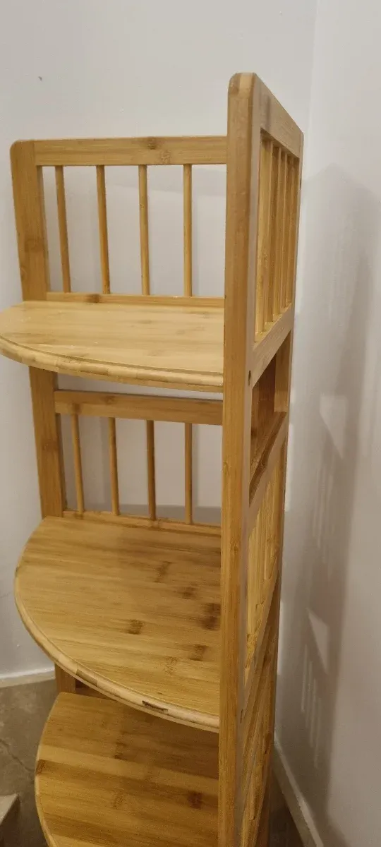 Estantería esquinera de bambú