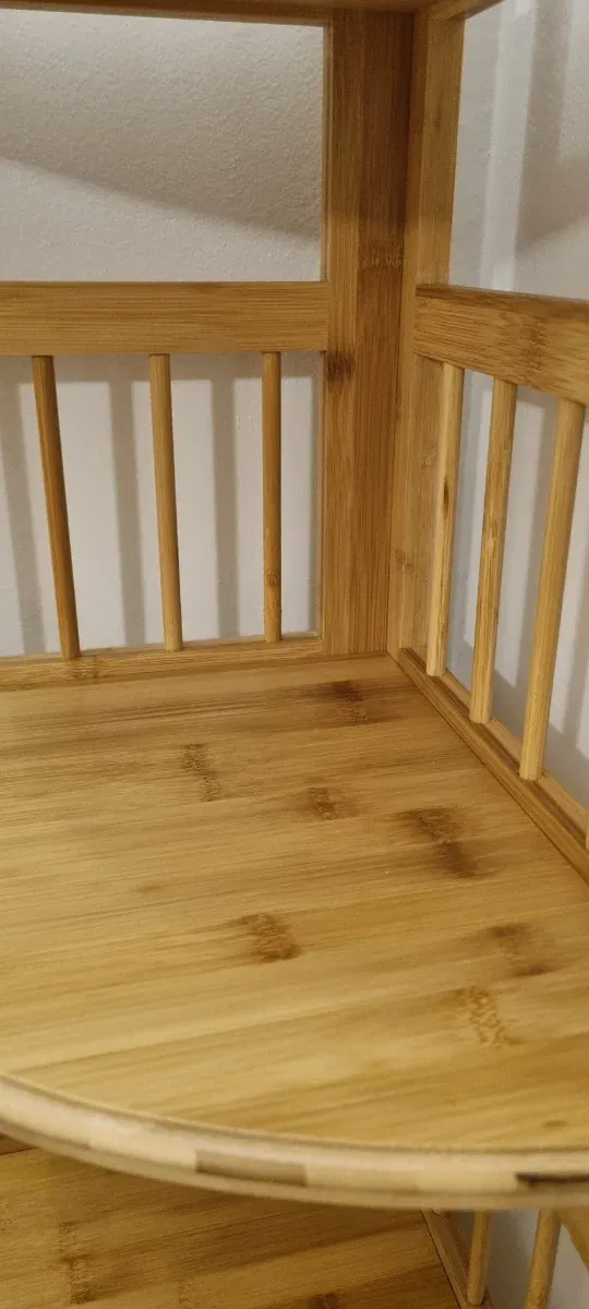 Estantería esquinera de bambú