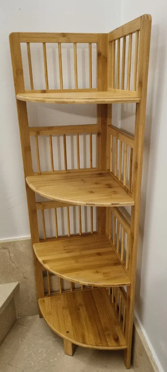 Estantería esquinera de bambú