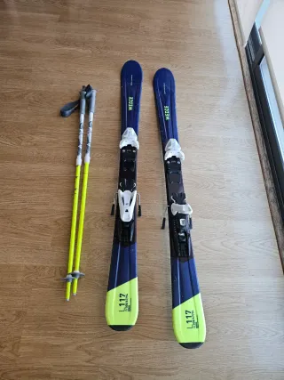 Esquís Wedze talla 117 con fijaciones Grip Walk.