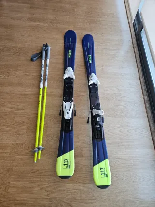 Esquís Wedze talla 117 con fijaciones Grip Walk.