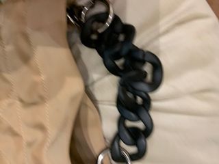 Bolso Beige Acolchado Cadena Negra