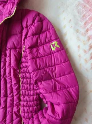 Cazadora deportiva mujer rosa, bolsillos con crema