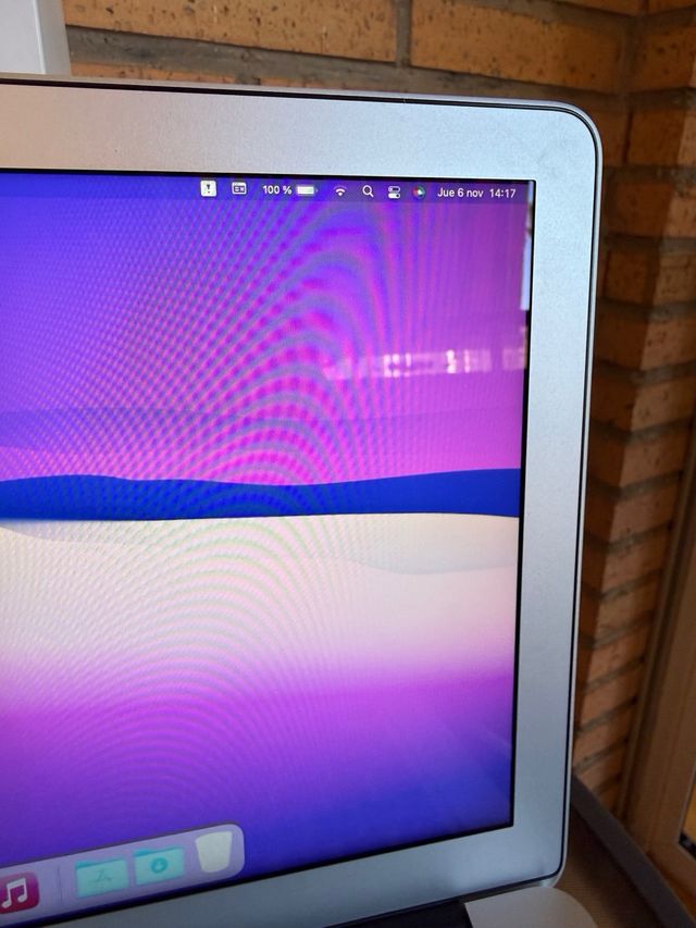 MacBook Air ( i7 / 8 RAM / 256 SSD )

