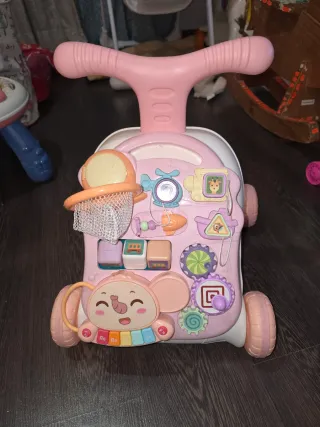 Andador e mesa de atividades