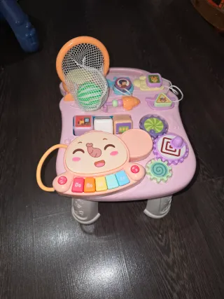 Andador e mesa de atividades