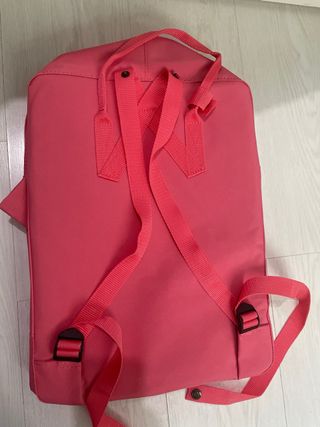 Mochila Fjallraven Kanken color coral ,tamaño XL