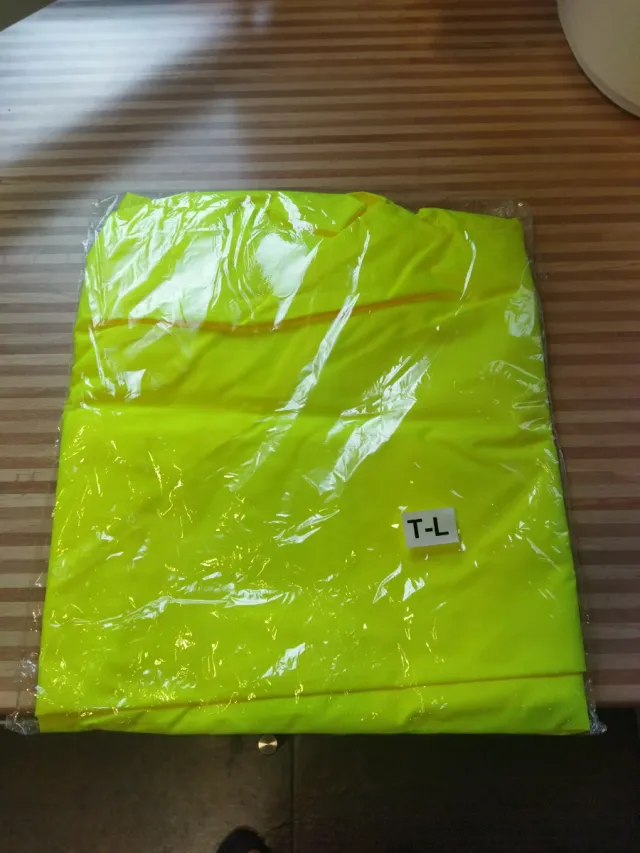 Pantalón chubasquero amarillo T-L