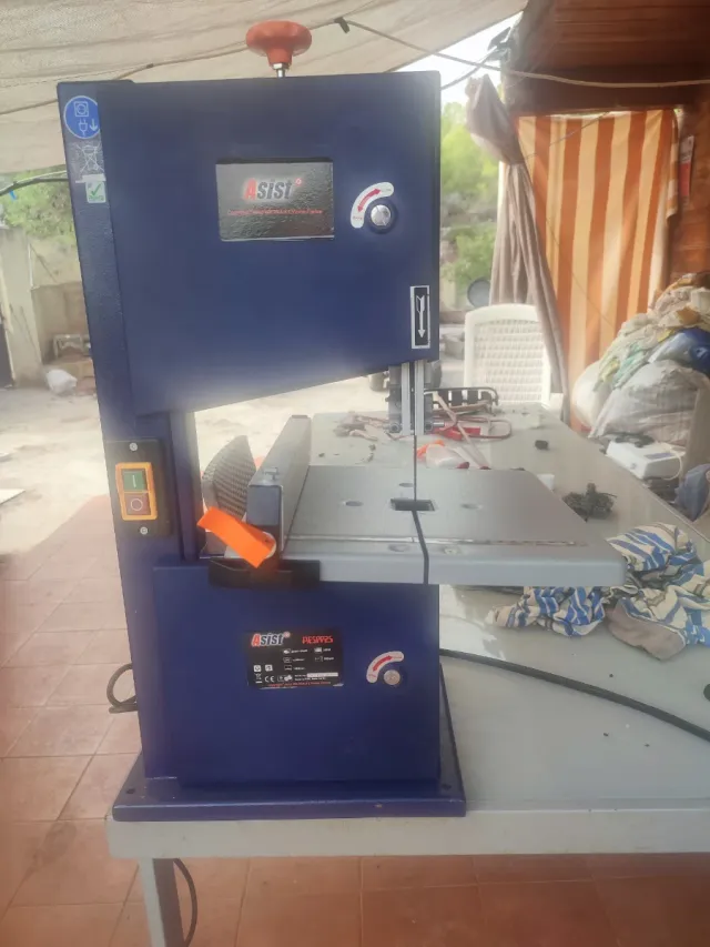 Sierra de cinta nueva sin estrenar con accesorios