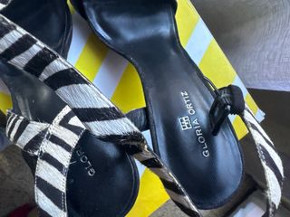 Sandalias de tacón cebra