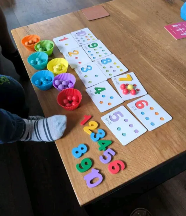 Juego Montessori Números y Vasos