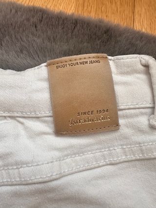 Pantalones Stradivarius blancos rotos 36-38