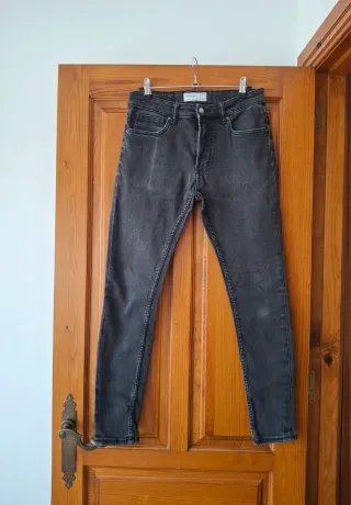 Pantalones grises vaqueros