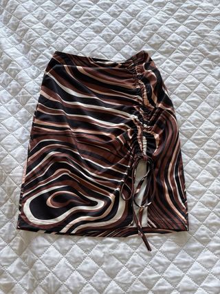 Falda mini marrón con fruncido
